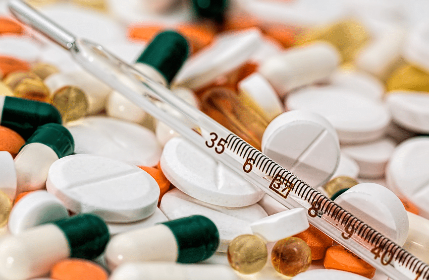 กลุ่มการใช้ยาบางชนิด ที่ใช้รักษาโรคต่างๆ มักเกิดผลข้างเคียงทำให้เส้นผมหลุดร่วง